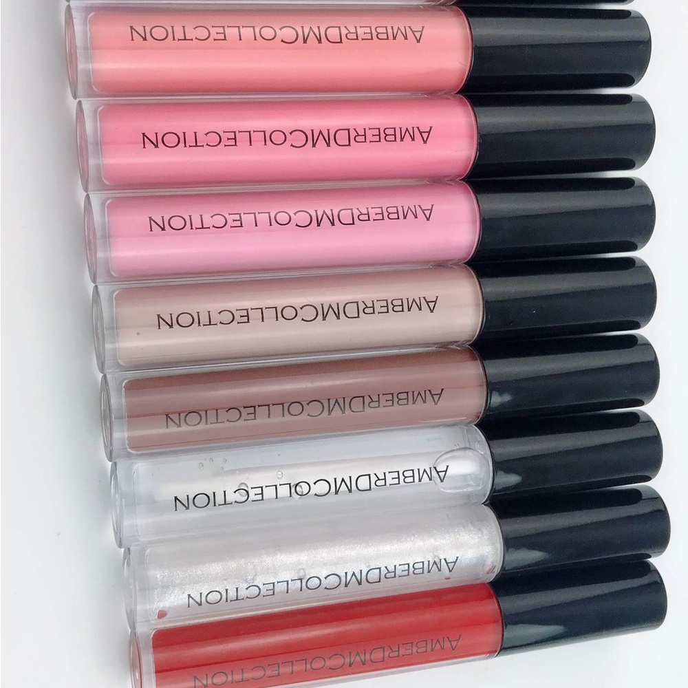 *Sale* LIP GLOSS $10 *FREE PAIR OF LASHES INCLUDED*